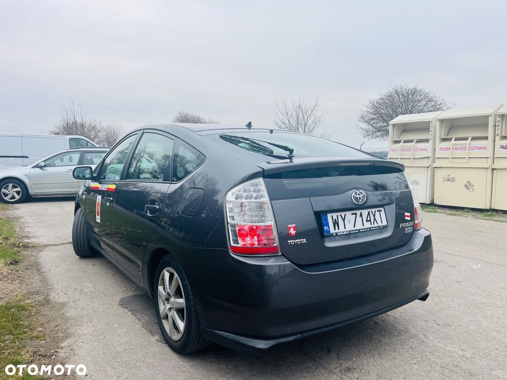Toyota Prius - 4