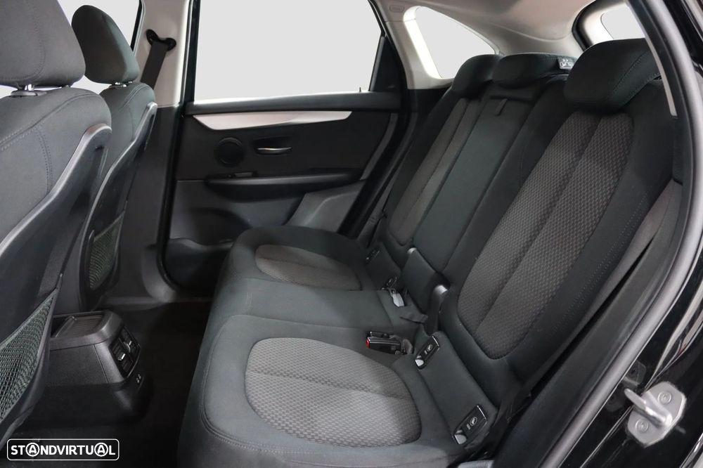 BMW 225xe Active Tourer - 12