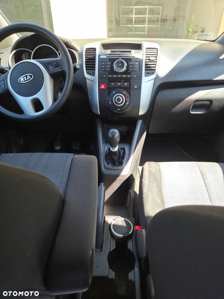 Kia Venga 2011 photo 4