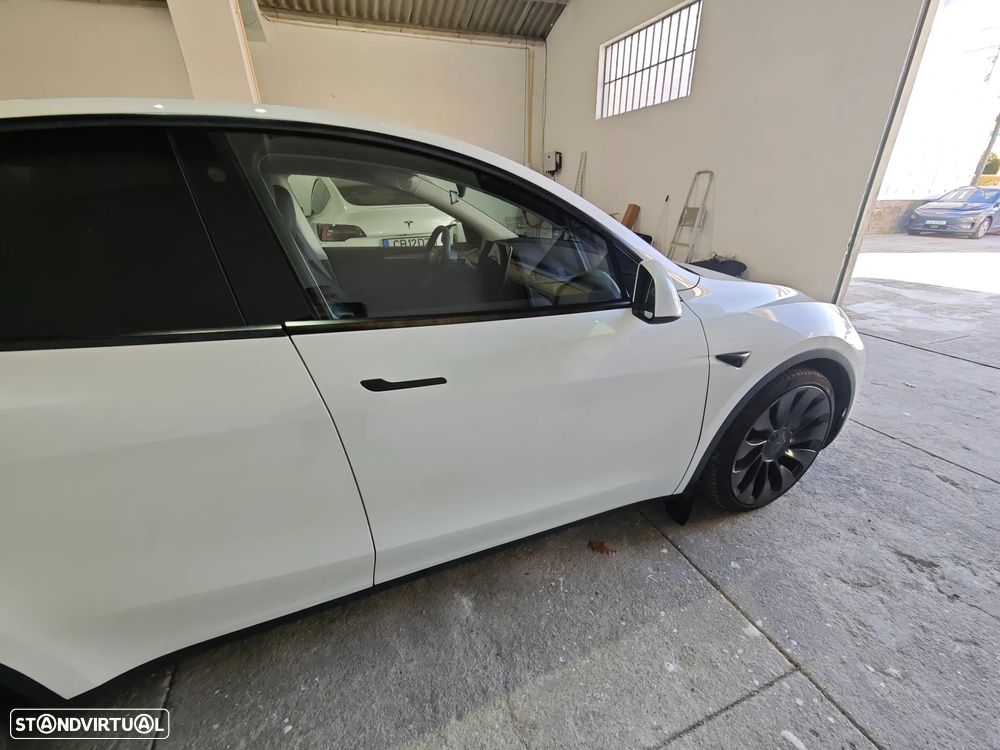 Tesla Model Y Performance Dual Motor AWD - 9