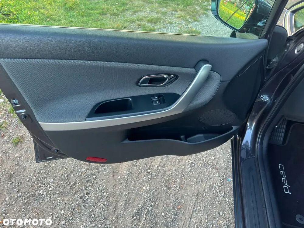 Kia Ceed 1.4 CVVT Fifa World Cup Edition - 11