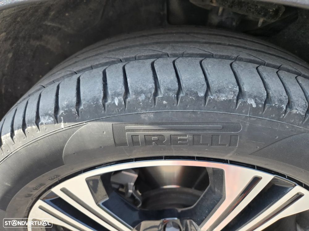 Volvo XC 40 1.5 T5 PHEV Momentum Plus - 4