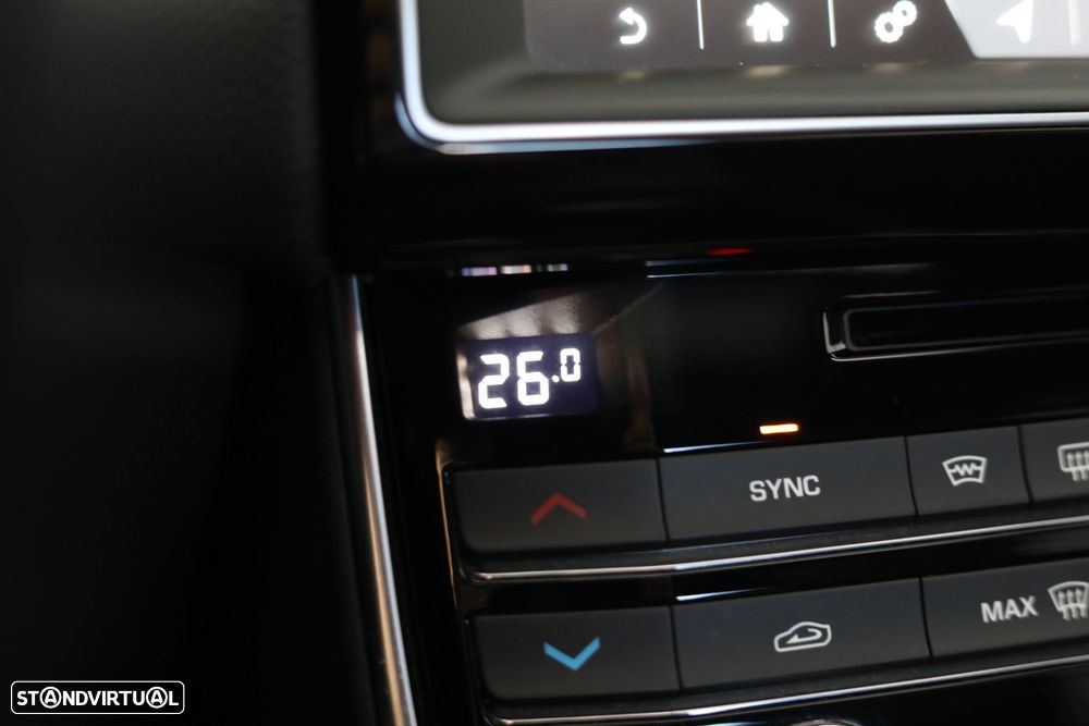 Jaguar XE 2.0 D R-Sport Aut. - 24