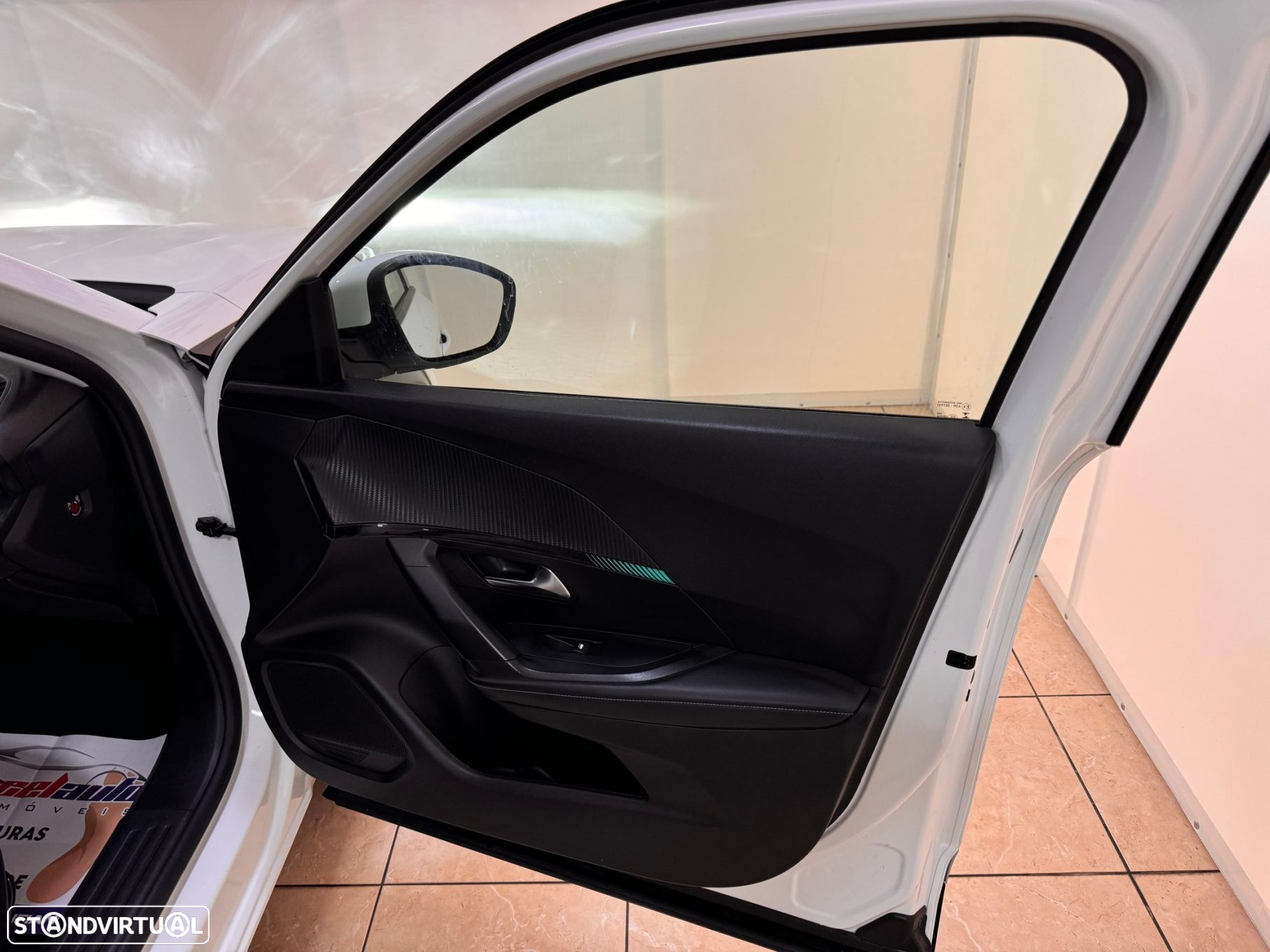 Peugeot 2008 1.2 PureTech Allure - 44