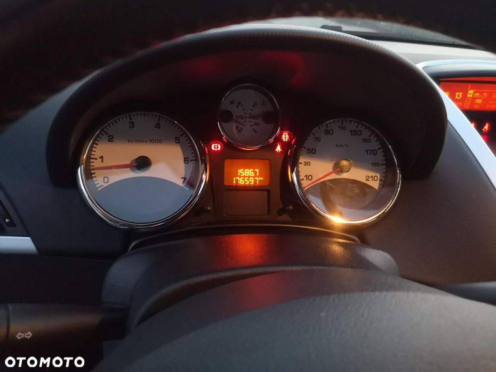 Peugeot 207 95 VTi Urban Style - 8