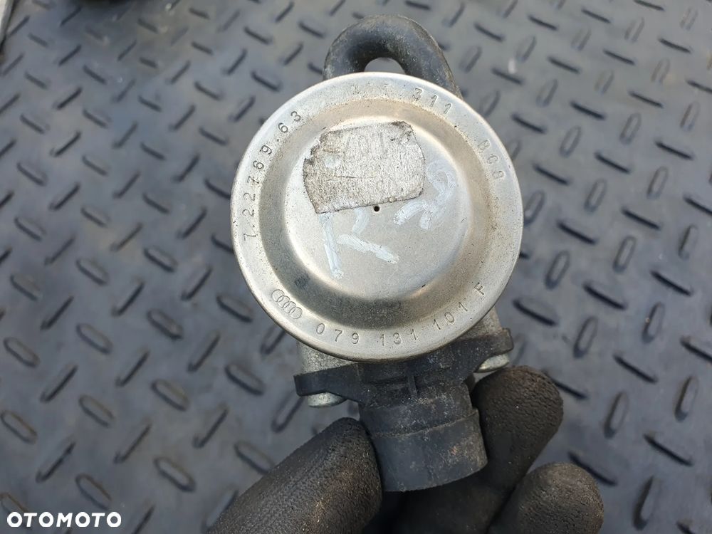 ZAWÓR EGR AUDI A4 S4 RS4 R8 4.2 FSI 079131101F - 2