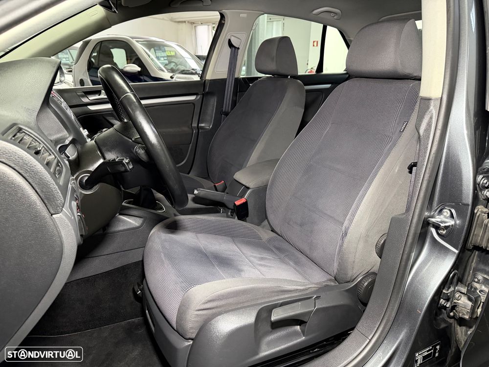 VW Jetta 1.9 TDi Sportline - 11