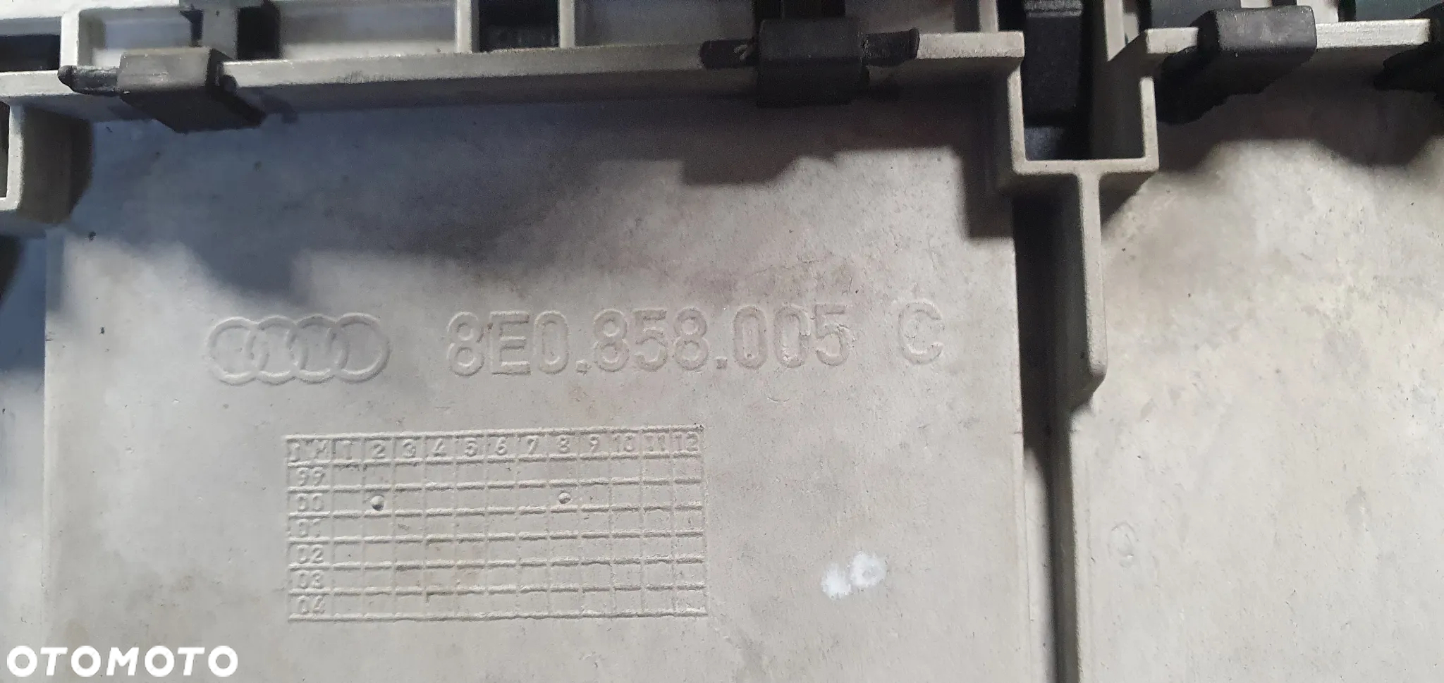 Ramka kosz konsoli radia 2 DIN Audi A4 B6 8E0858005C - 6