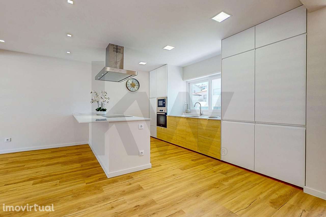 Moradia totalmente recuperada e remodelada, em Caxias - Grande imagem: 2/34