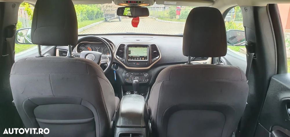 Jeep Cherokee - 12