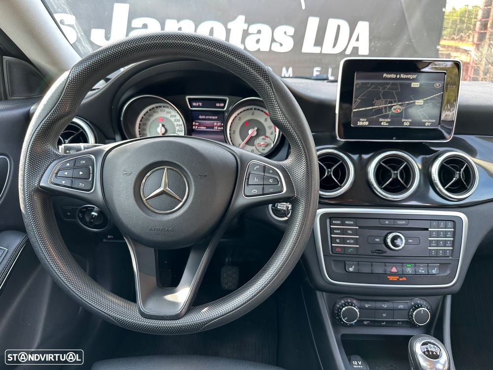 Mercedes-Benz CLA 180 d Shooting Brake - 12