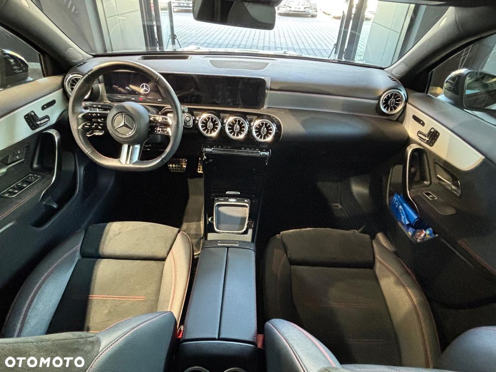 Mercedes-Benz Klasa A 220 4-Matic AMG Line 8G-DCT - 10