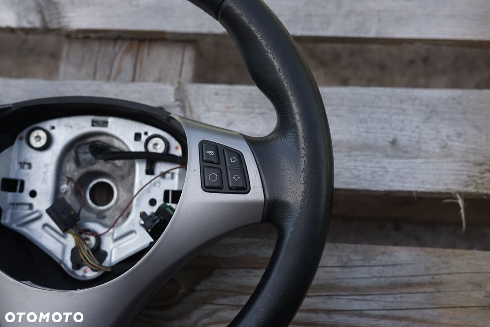 Kierownica skórzana multi BMW seria 1 E87 6771376 - 3