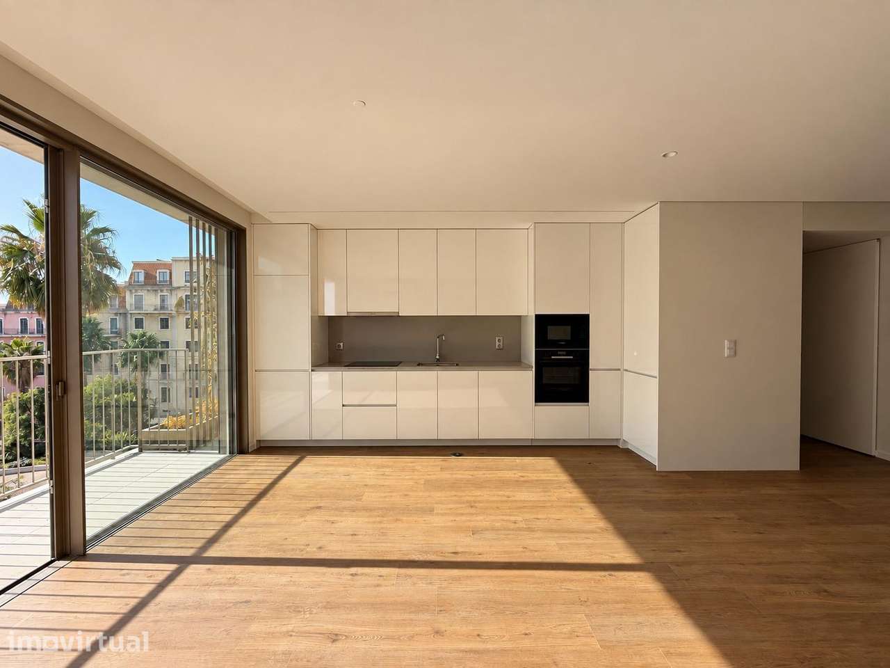 Apartamento T3 com 2 Varandas para Arrendar | Condomínio com Ginásio - Grande imagem: 2/39