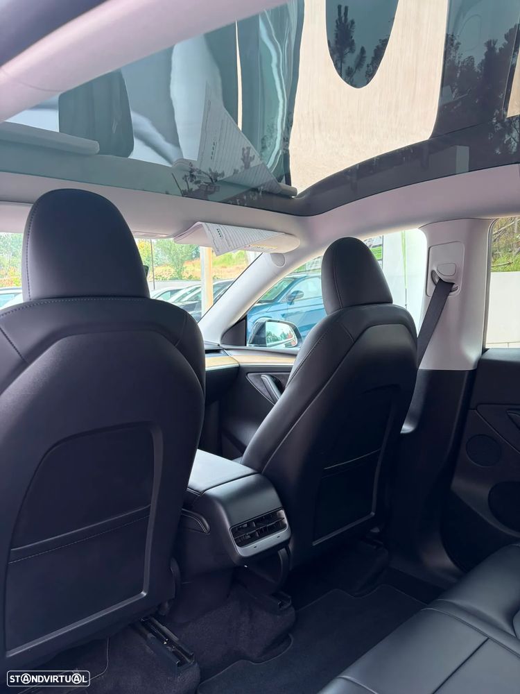 Tesla Model Y Standard - 10