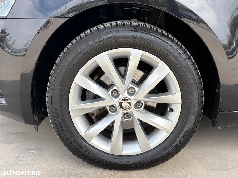 Skoda Octavia 1.6 TDI DSG Ambition - 12