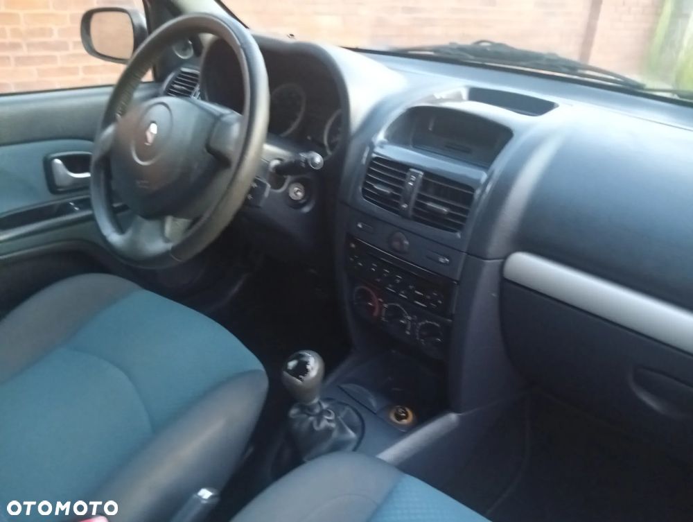 Renault Clio - 10