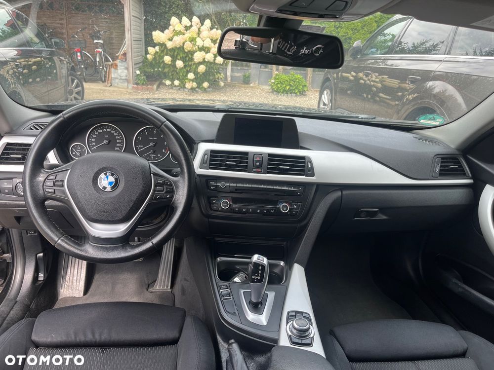 BMW Seria 3 320d - 10