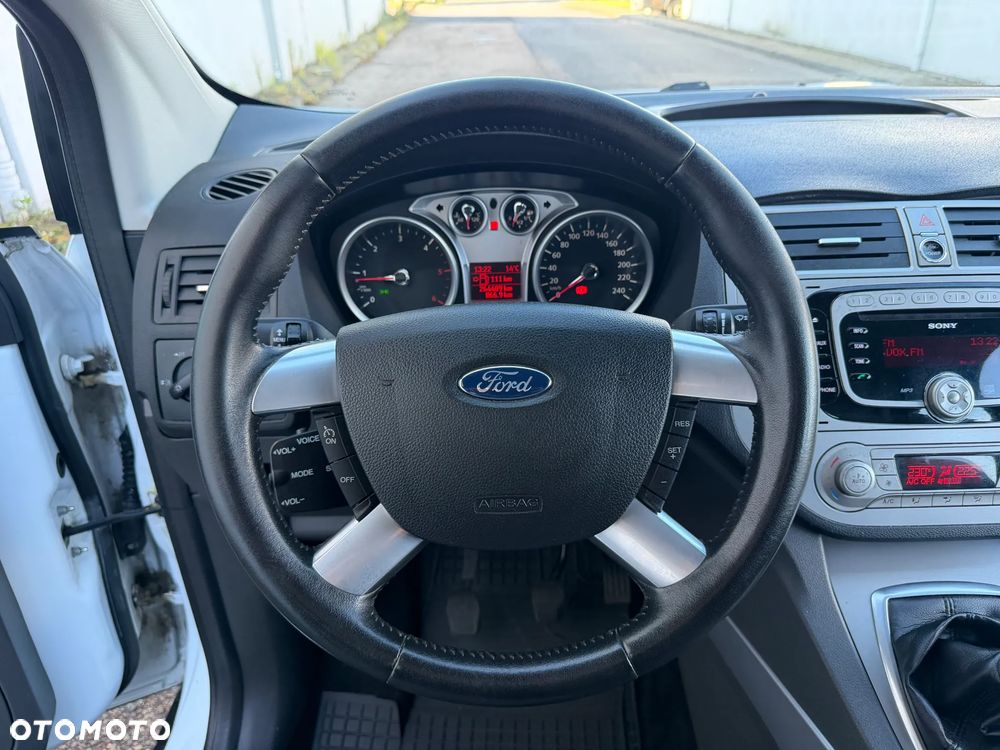 Ford Kuga 2.0 TDCi 2x4 Titanium - 27