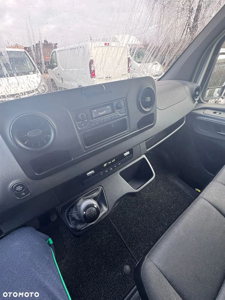 Mercedes-Benz Sprinter - 14