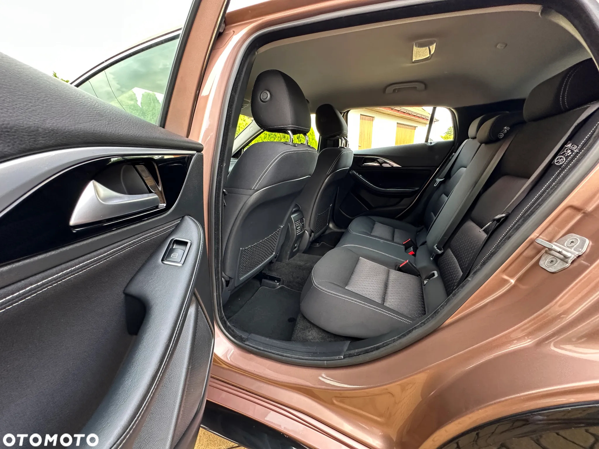 Infiniti Q30 1.5d Premium Tech Cafe Teak - 22