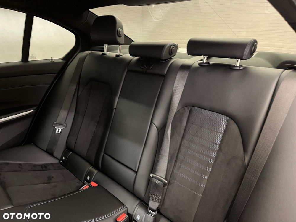 BMW Seria 3 320d xDrive mHEV M Sport sport - 32