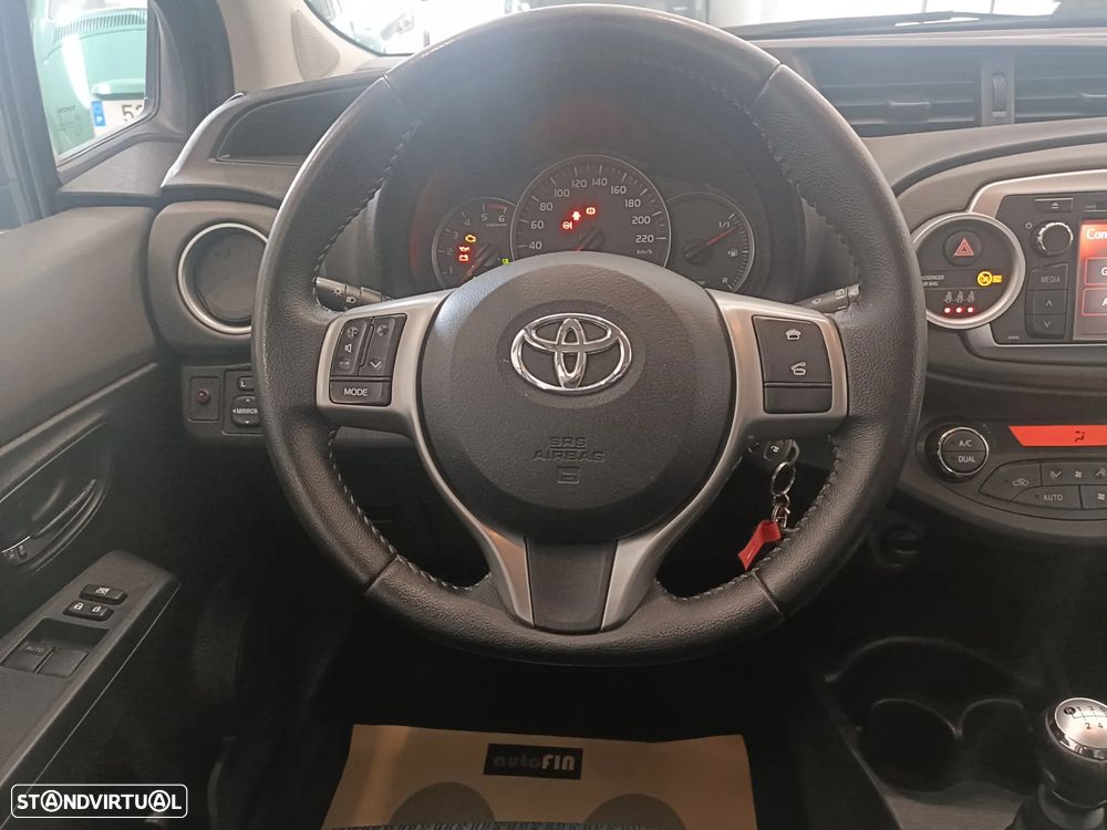 Toyota Yaris 1.4 D-4D High Pack+NAVI - 12