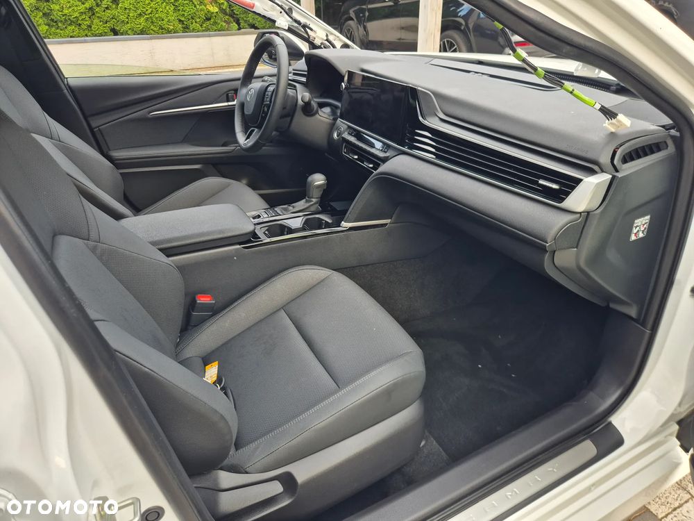 Toyota Camry - 25