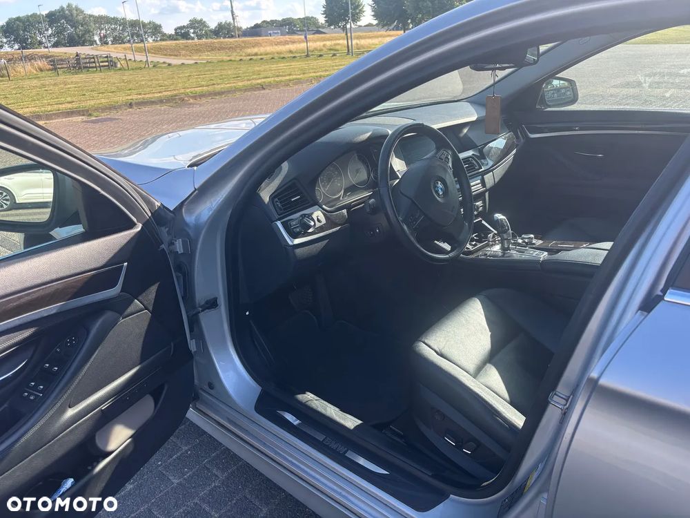 BMW Seria 5 535i xDrive - 11