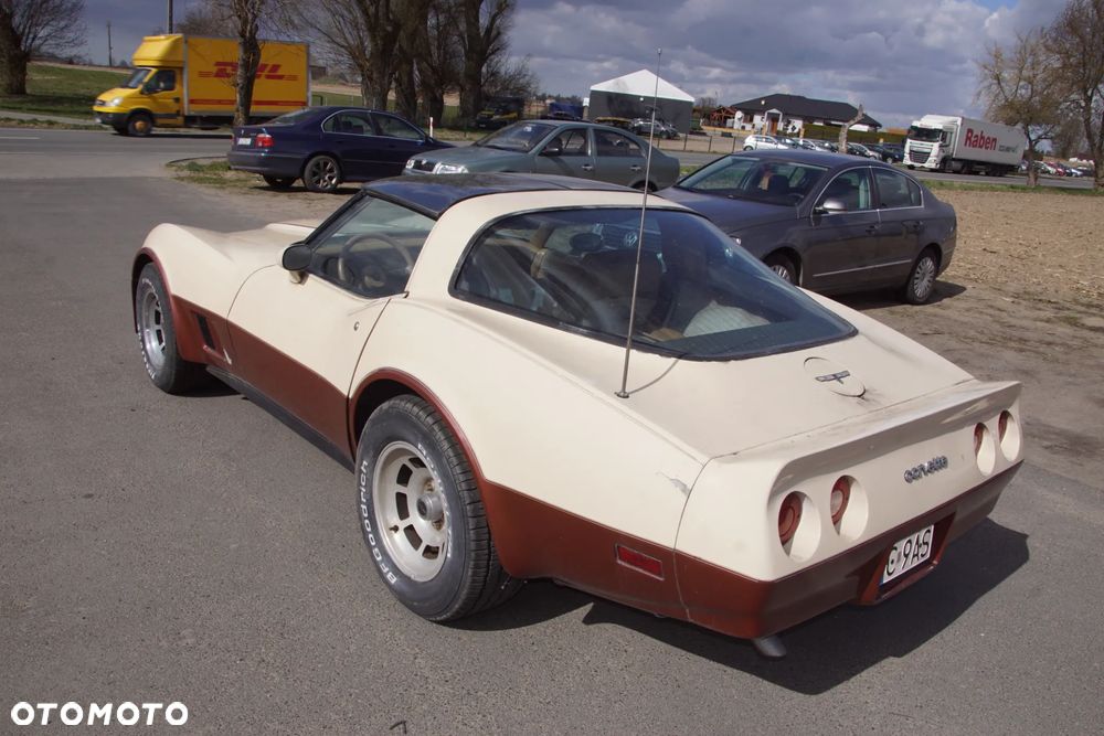 Chevrolet Corvette - 4