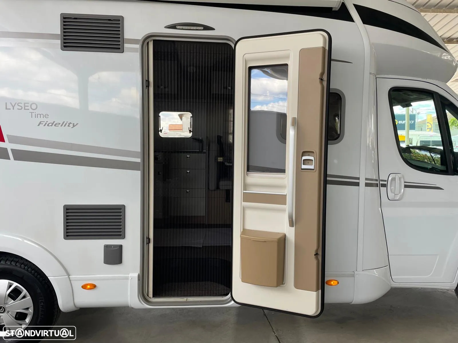 Burstner Lyseo Time Fidelity - Autocaravana c/Camas Central e Elevatória - 20