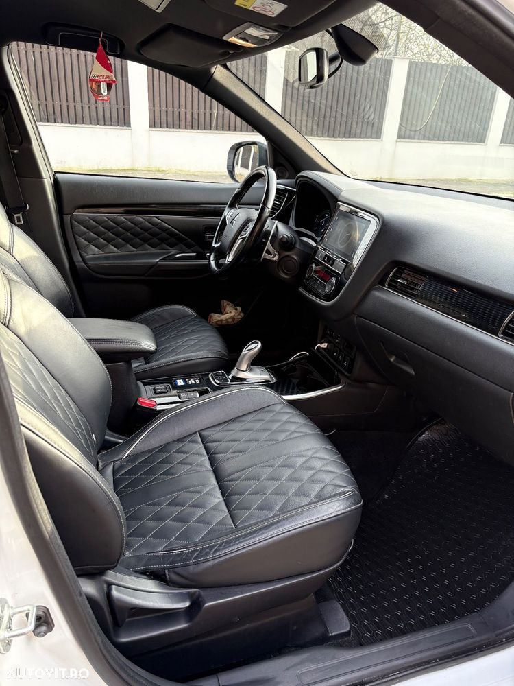 Mitsubishi Outlander PHEV 2.4 L 4X4 Instyle - 8