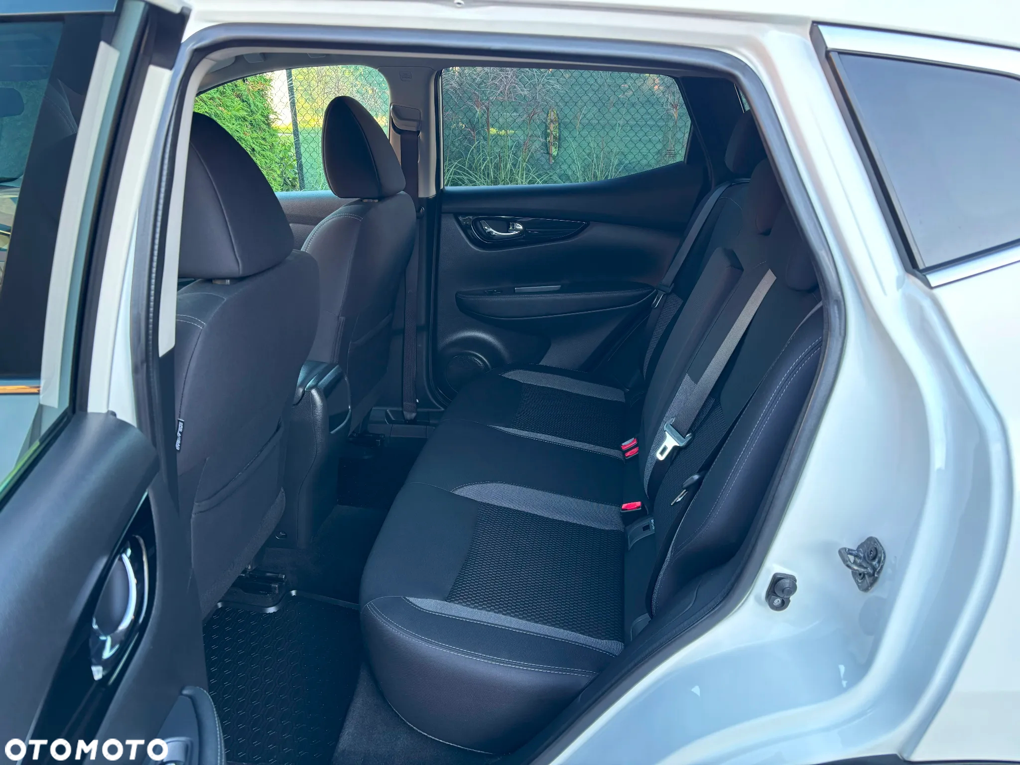Nissan Qashqai 1.3 DIG-T N-Connecta - 33