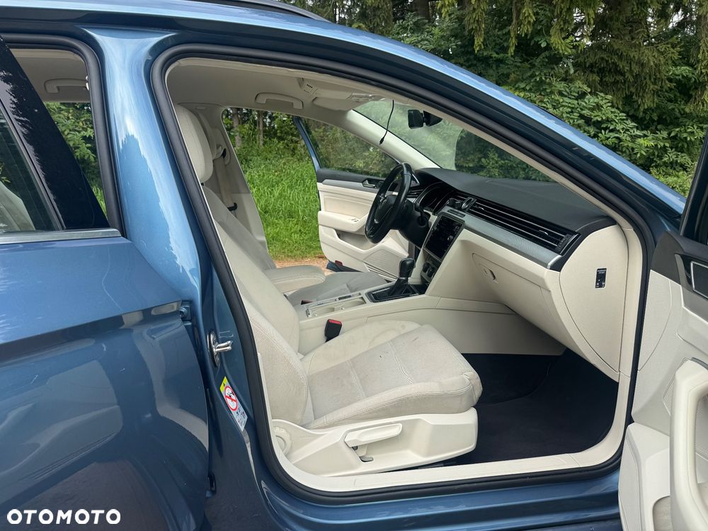 Volkswagen Passat - 13