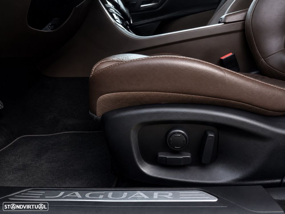Jaguar XE 20d Aut. Portfolio - 16