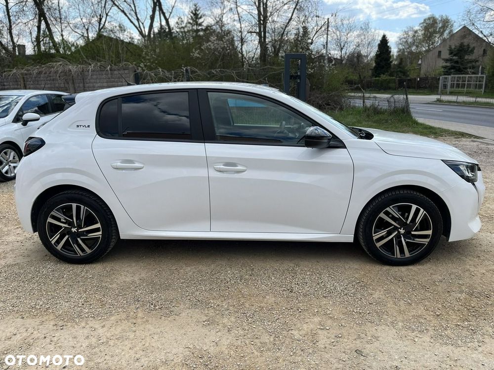 Peugeot 208 - 4