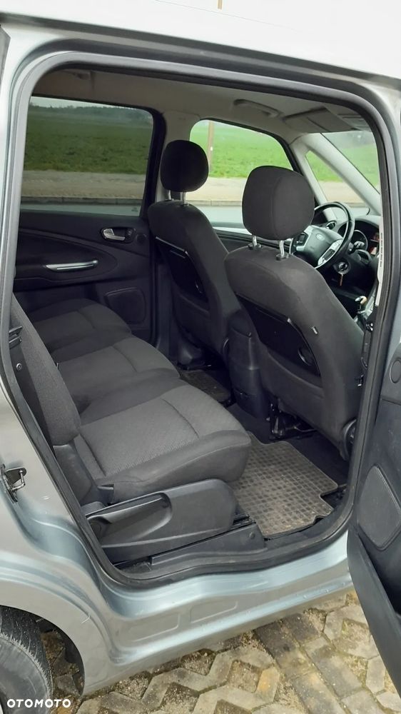 Ford Galaxy 2.0 Concept - 16