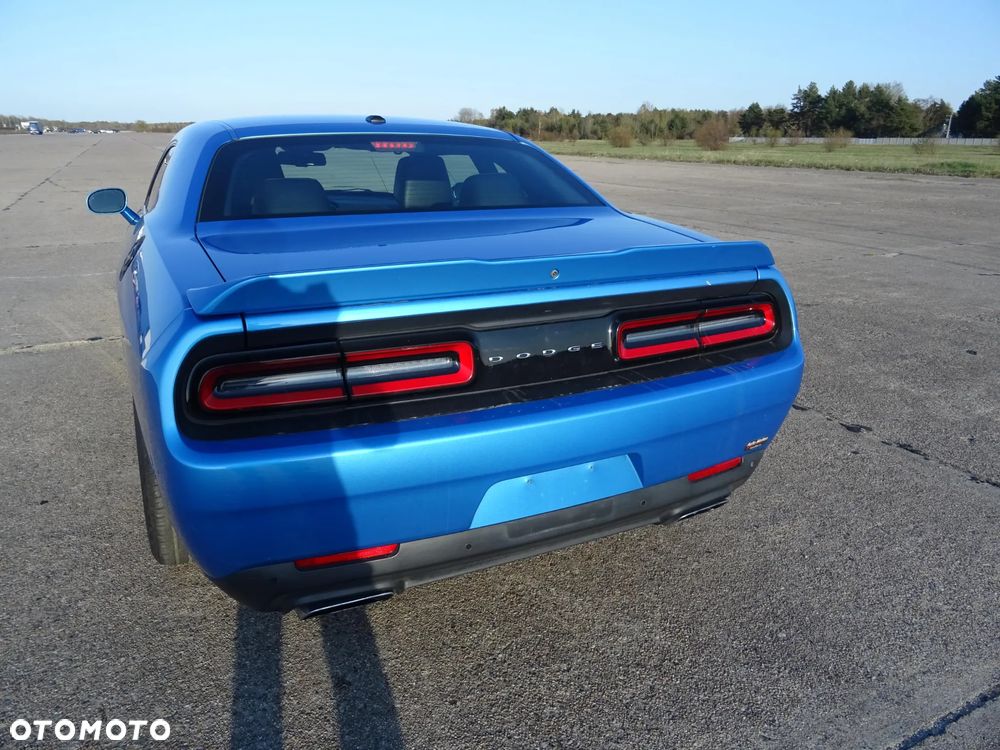 Dodge Challenger - 10