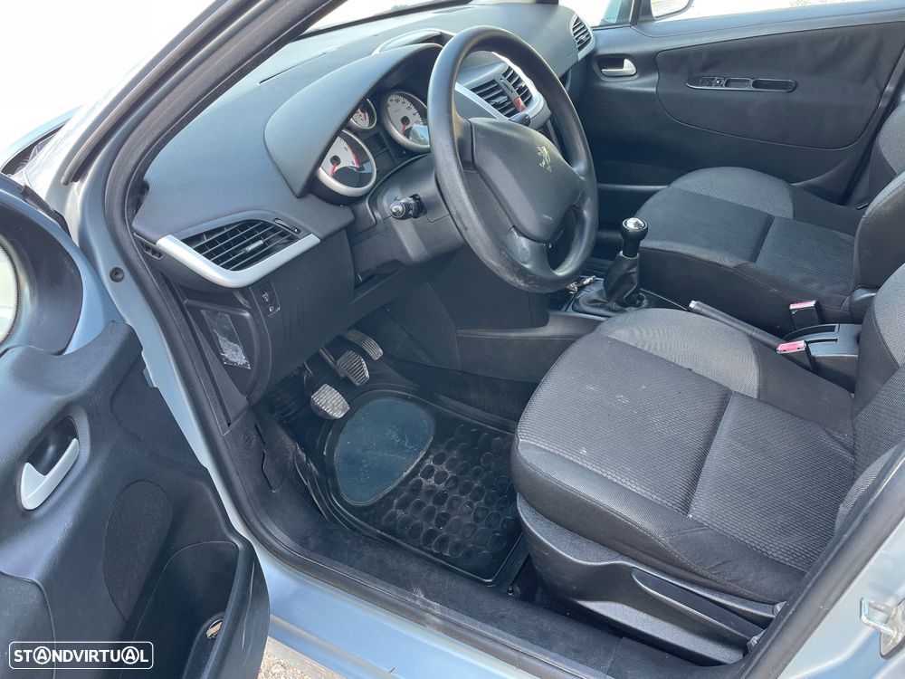 Peugeot 207 1.6 HDi Premium - 24