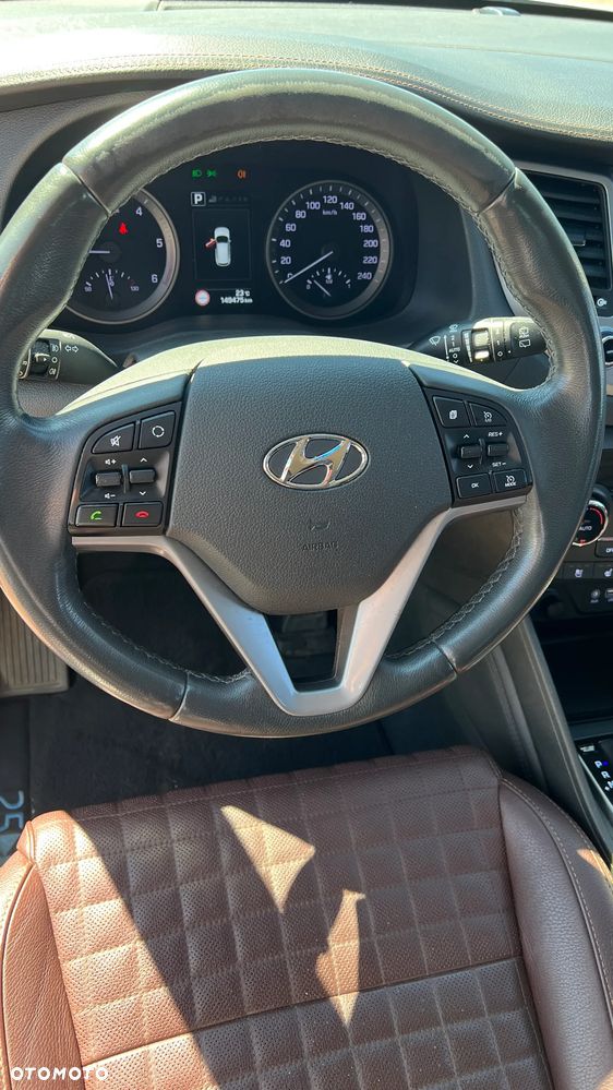 Hyundai Tucson 2.0 CRDi 4WD Automatik 25 Jahre - 16