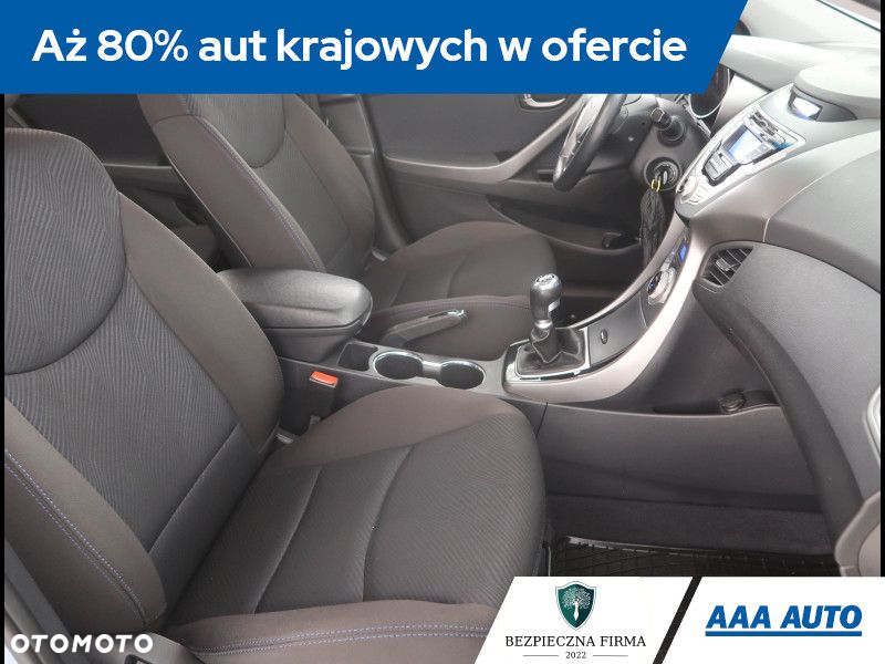 Hyundai Elantra - 10