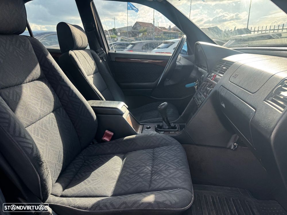 Mercedes-Benz C 220 D Elegance - 29