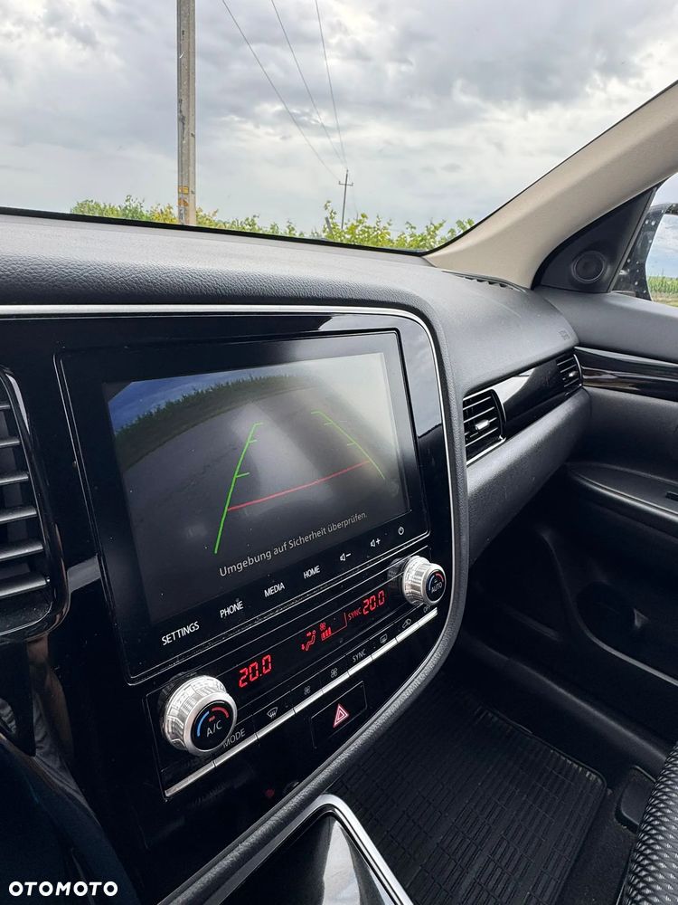 Mitsubishi Outlander 2.0 2WD Invite - 9