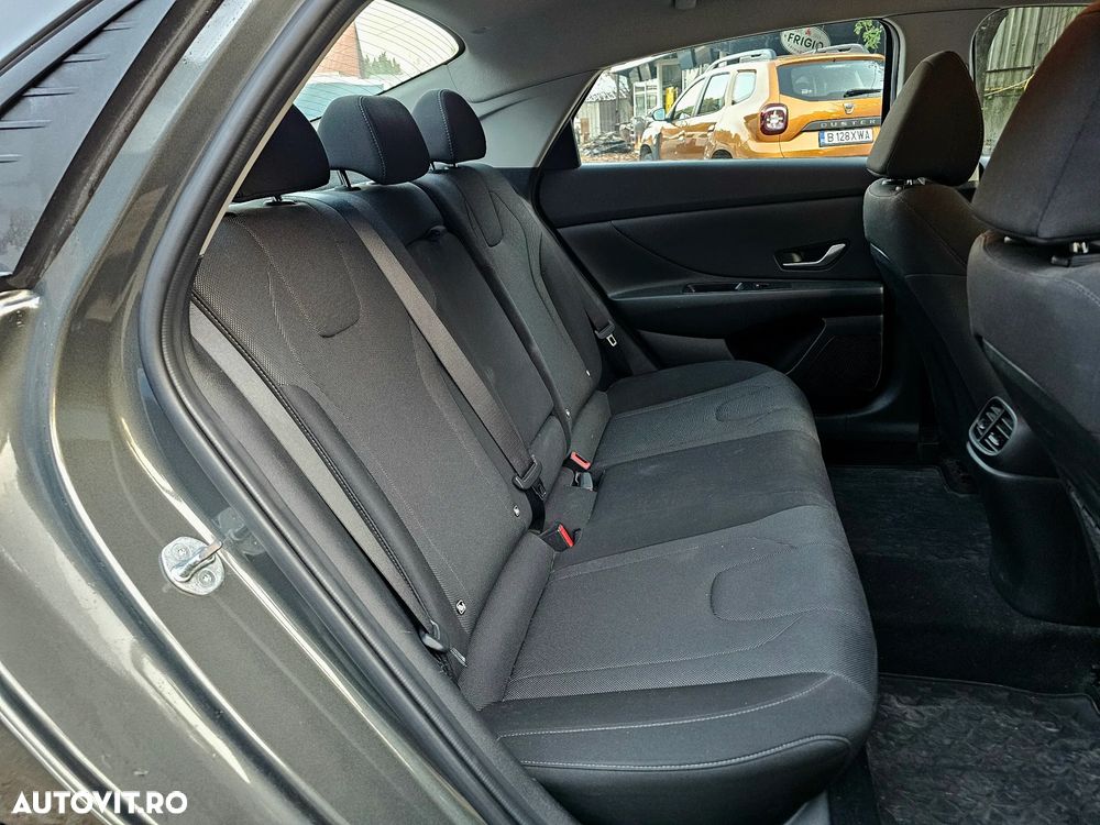 Hyundai Elantra 1.6 l 123 CP CVT Exclusive - 14