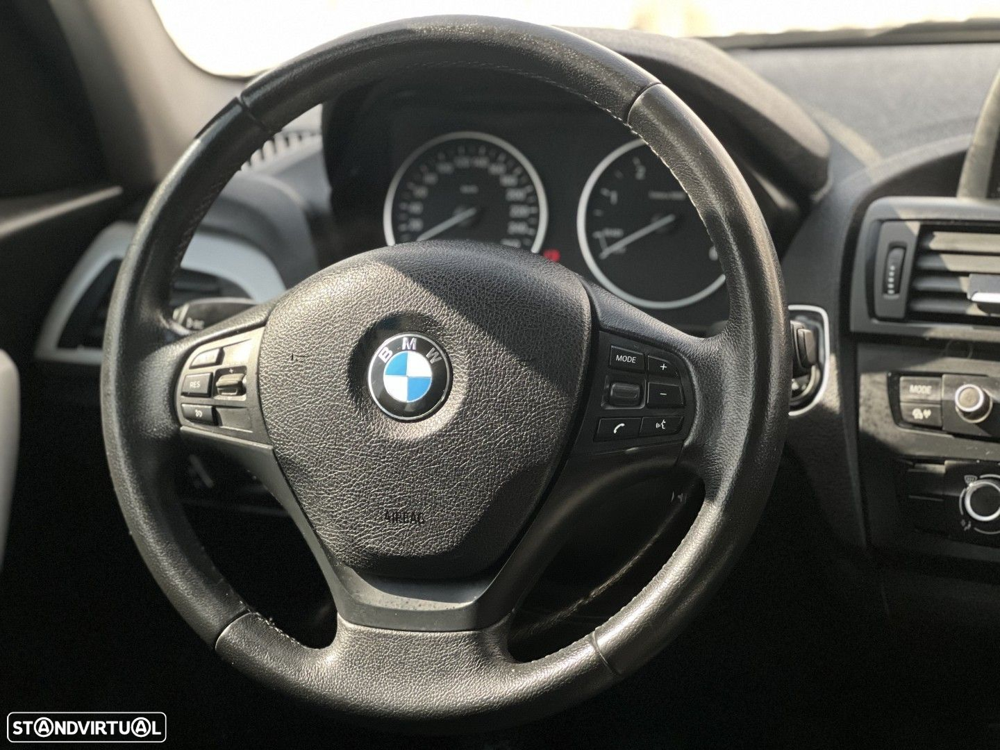 BMW 116 d Line Urban - 14