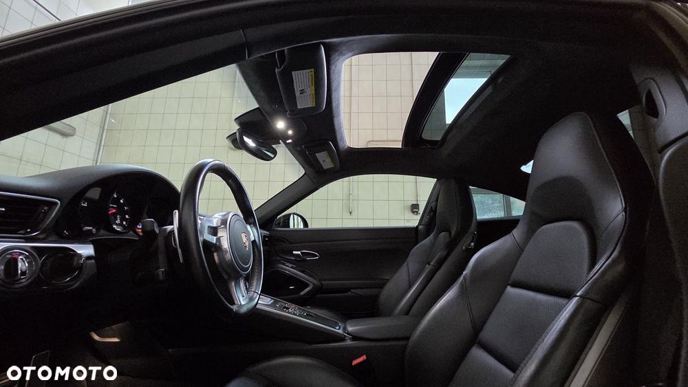Porsche 911 Carrera Black Edition PDK - 28