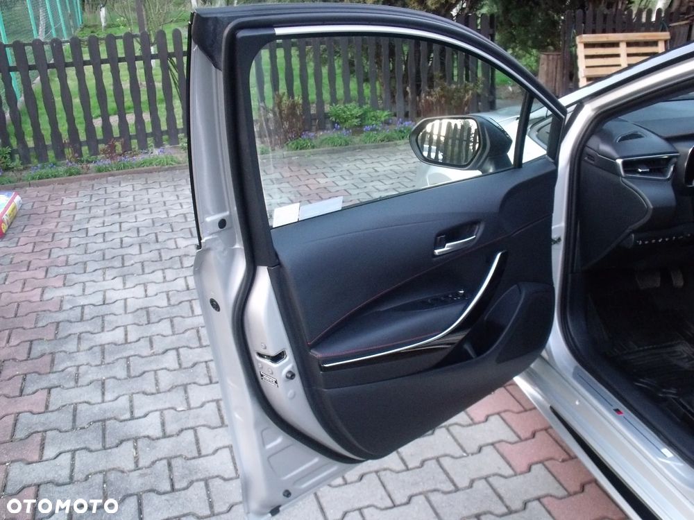 Toyota Corolla 1.8 Hybrid GR Sport Dynamic - 28