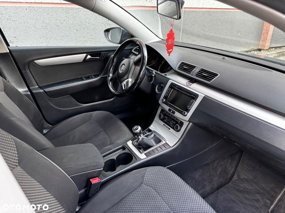 Volkswagen Passat 1.6 TDI Comfortline - 6