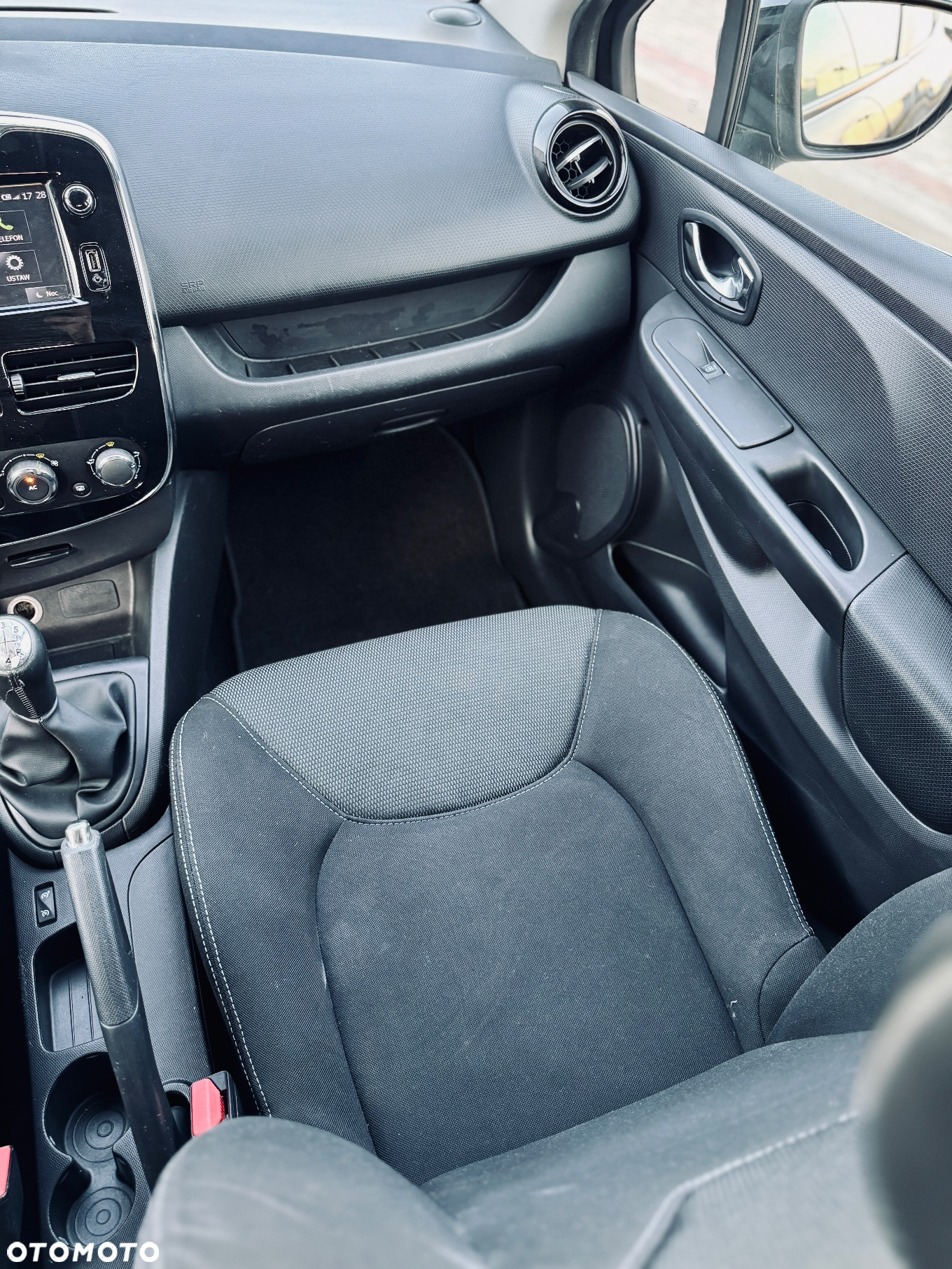 Renault Clio 1.2 16V 75 Life - 27