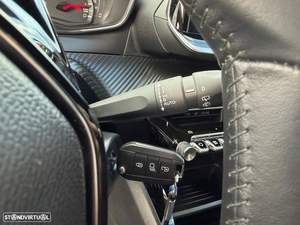 Peugeot 2008 1.2 PureTech Style - 20